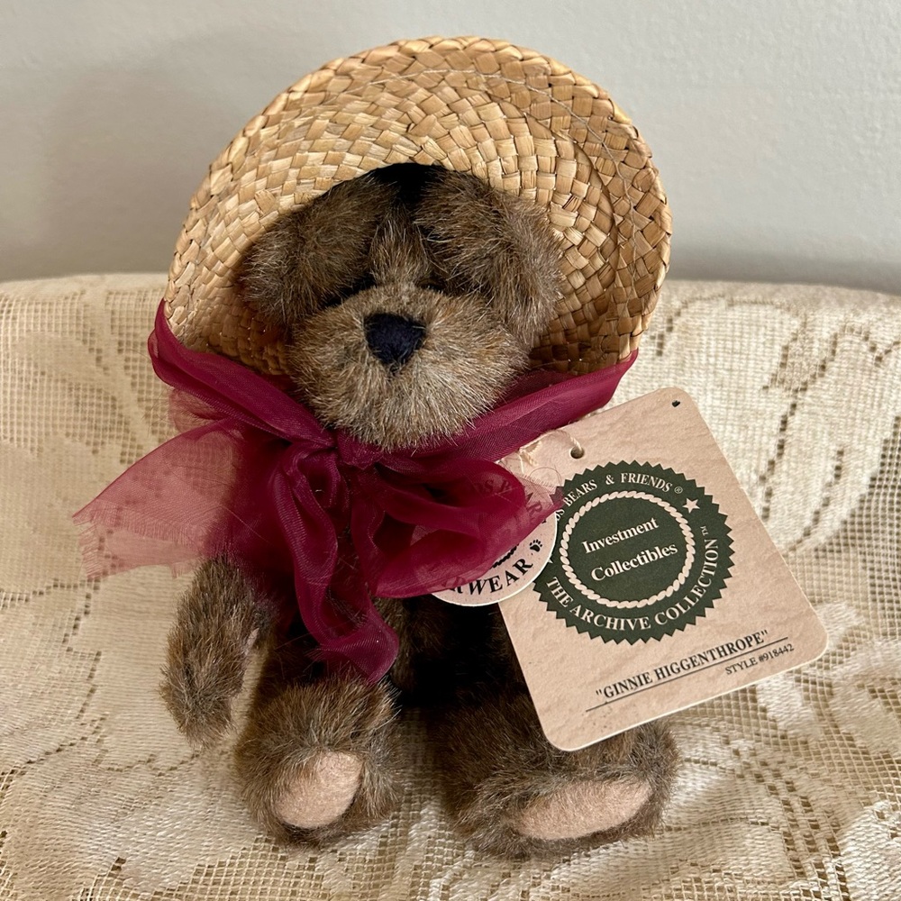 Vintage Boyd’s Bears & Friends “Ginnie Higgenthrope” Collectible Bear, with tags